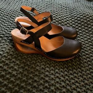 Dansko Taci Wedge Comfort Sandals. Size 41